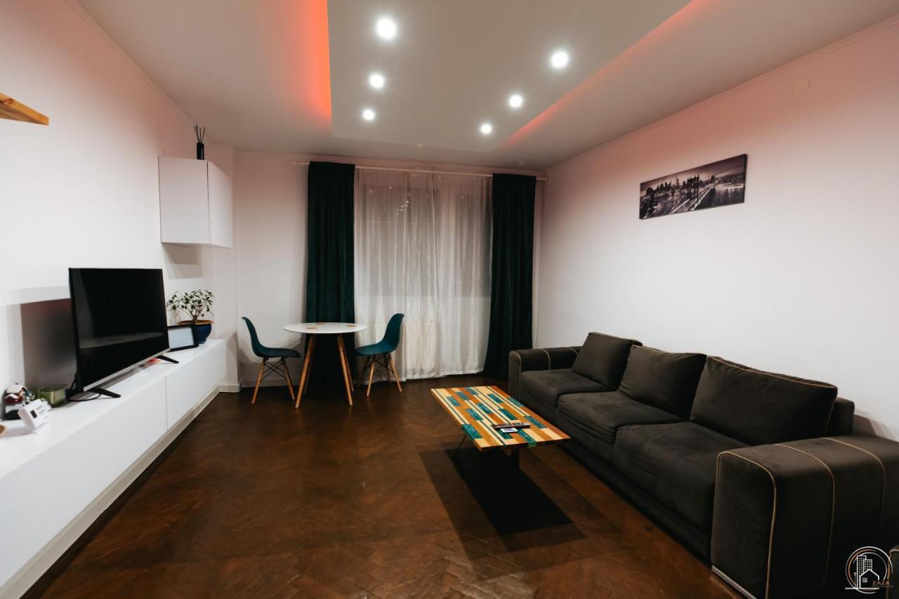 Zaza Apartament - Central Area, With Balcony Targu Jiu Bagian luar foto