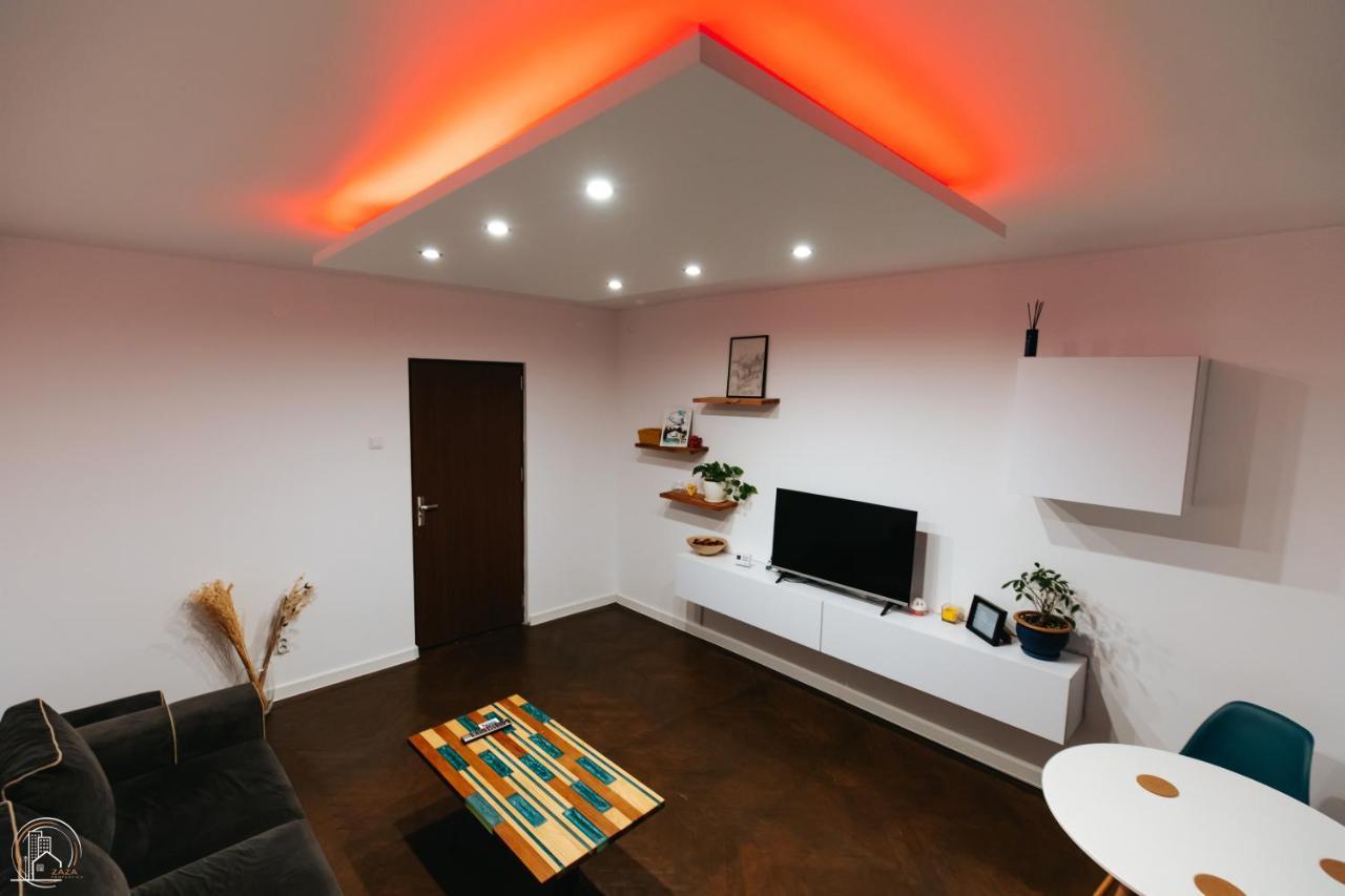 Zaza Apartament - Central Area, With Balcony Targu Jiu Bagian luar foto