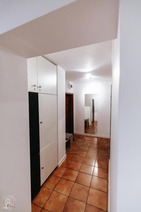 Zaza Apartament - Central Area, With Balcony Targu Jiu Bagian luar foto