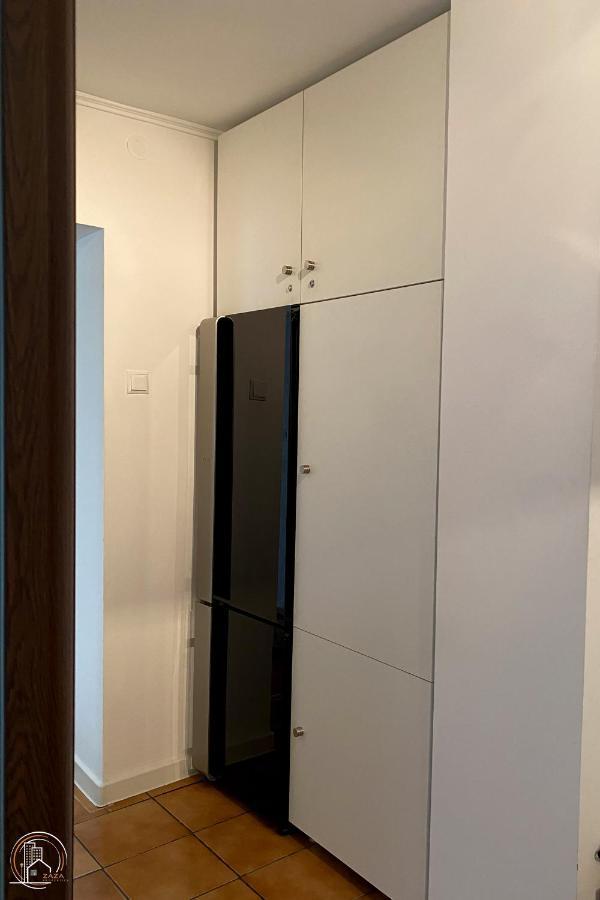 Zaza Apartament - Central Area, With Balcony Targu Jiu Bagian luar foto