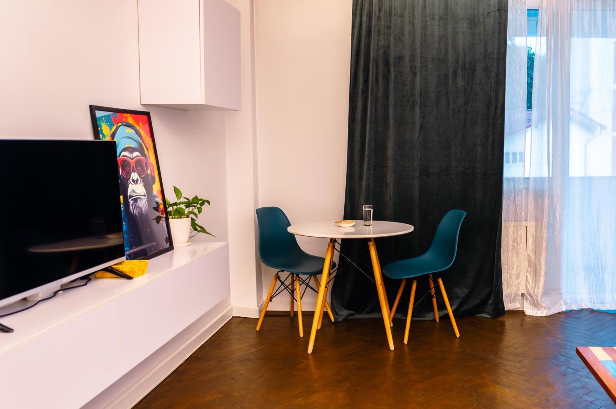 Zaza Apartament - Central Area, With Balcony Targu Jiu Bagian luar foto